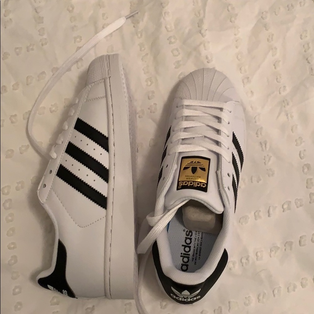 Adidas Superstar- never worn